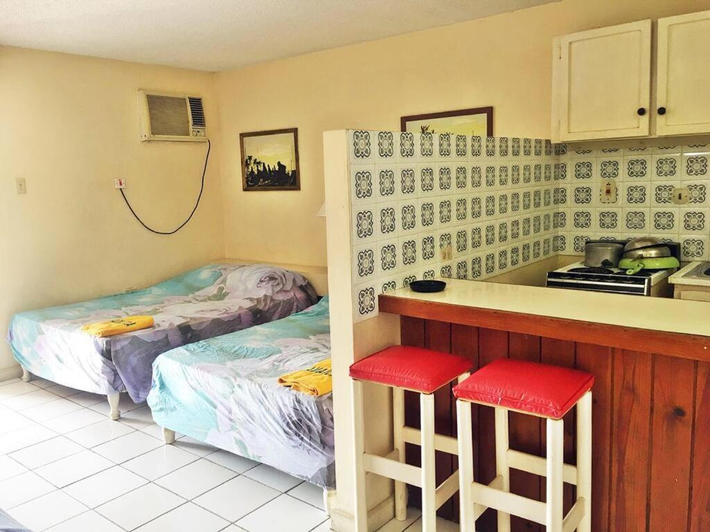 Deluxe Montego Bay Club Studio & Suites Extérieur photo